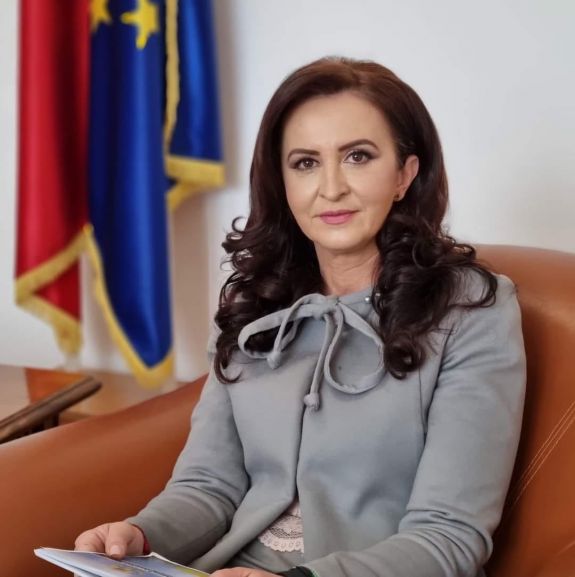 Facebookon üzent a balestet szenvedett családügyi miniszter