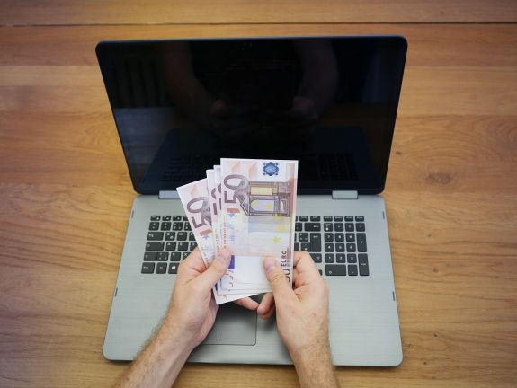 A PNL betiltaná a sportfogadási reklámokat