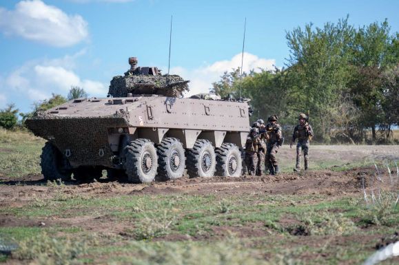 Eltűnt védelmi ipar: Magyarországgal példálózik a román tábornok