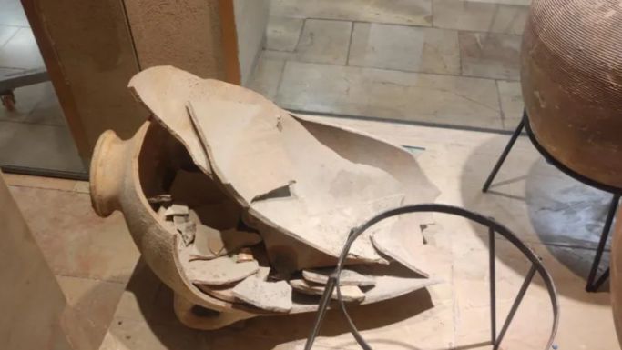 Egy 3500 éves kerámiaedényt tört össze véletlenül egy négyéves kisfiú