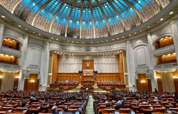 A parlament elé terjesztik a nyugdíjak adómentességi küszöbének emelését