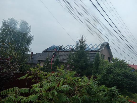 Maros megye: tűz ütött ki egy fotovoltaikus elemekkel felszerelt lakóházban 