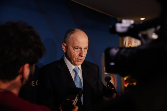 Doktori dolgozata plagizálásával vádolta meg Mircea Geoanát Emilia Sercan