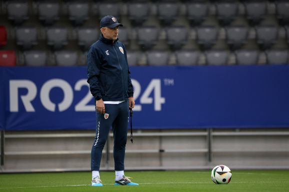 Iordănescu: „Emelt fővel, de megtört szívvel távozunk”