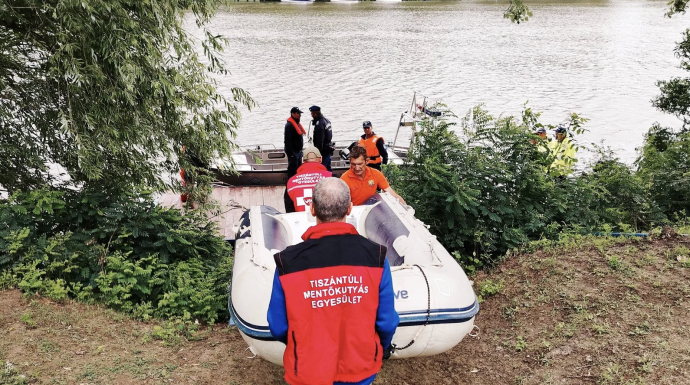 Tragédia: három fürdőző veszett a Tiszába, megtalálták a holttesteiket