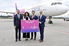 Ünnepség Budapesten a brassói repülőjárat érkezésekor: „a legrövidebb út Magyarország és Székelyföld kapuja között”