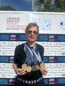 Ismét aranyérmekkel tért haza a kolozsvári Maier-Orosz Judit úszó