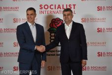 A szélsőségesség és populizmus veszélyére figyelmeztetett Bukarestben a spanyol kormányfő