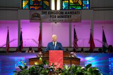 „Időskínzás”: több hírességnek is elege van Bidenből