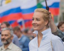 Elfogatóparancsot adtak ki Putyinék Navalnij özvegye ellen