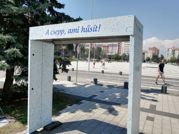 Hűsítő párakapuk Csíkszereda terein – Újabb intézkedések a kánikula ellen