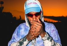 Jointot szívott a színpadon Wiz Khalifa a romániai fesztiválon, a hatóságok eljárást indítottak ellene