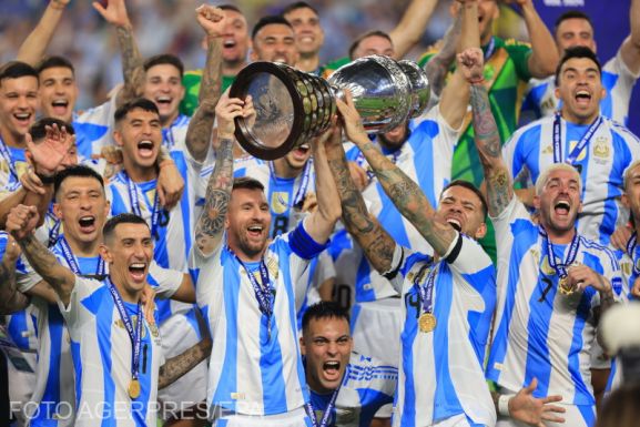 Címvédés a Copa Américán: rekordot ünnepelt Argentína a Kolumbia elleni kaotikus döntőben