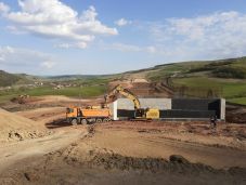 Engedély nélkül végeztek földmunkákat az autópálya-építésen – eljárás indult