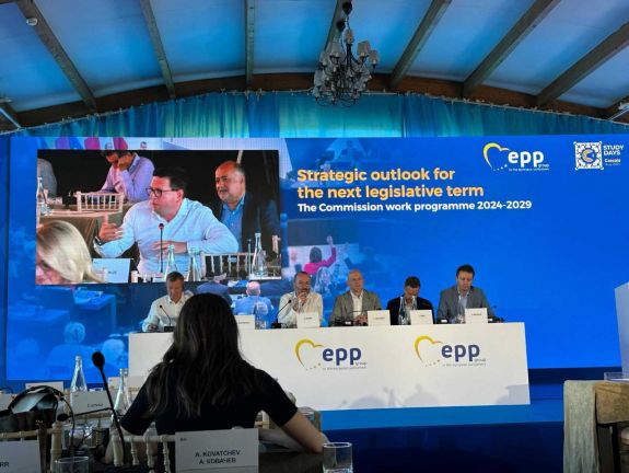 Vincze Loránt: Feladatunk a baloldalról érkező ideológiai nyomás elutasítása 