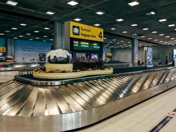 Káosz az Otopeni repülőtéren a poggyászok miatt