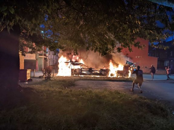 Kilenc román állampolgárt vettek őrizetbe az angliai zavargások ügyében