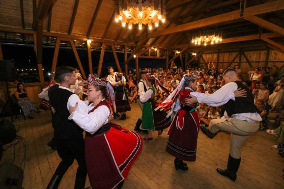 Rekordot döntöttek a huszonhatodik magyarlapádi néptánctáborban