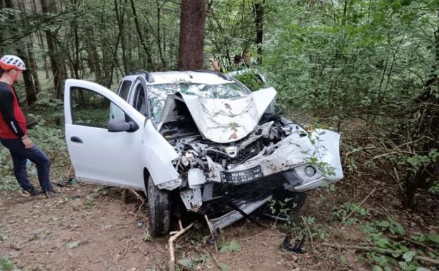Szakadékba zuhant egy gépkocsi a Nyergestetőn – egy személy meghalt, négyen megsérültek