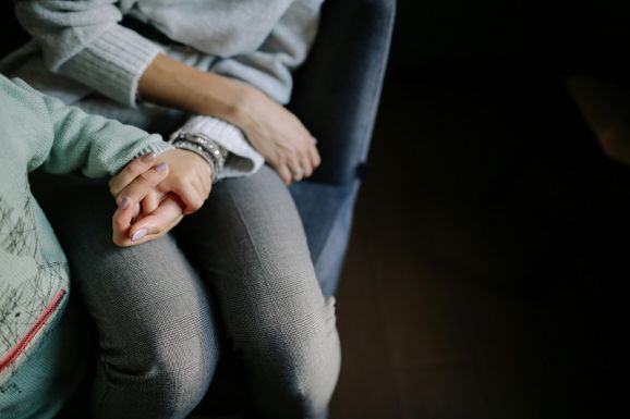 Szigorítják a hivatásos nevelőszülőkre vonatkozó feltételeket – 18 évesekre nem bíznak gyerekeket