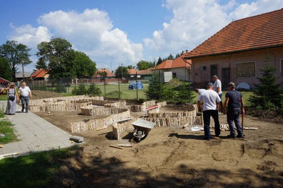 Permakultúrás kert készül gyerekeknek Nyujtódon