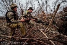 Hárman meghaltak ukrán katonák közötti lövöldözésben