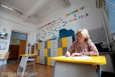 Véglegesítő vizsga: öt tanár csalni próbált; sokan kimentek a teremből, amikor meglátták a tételt