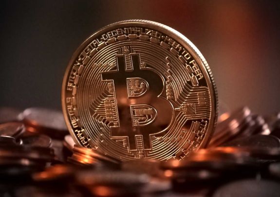 Óriási, 120 millió dolláros kriptovaluta-lopást göngyölítenek fel Romániában