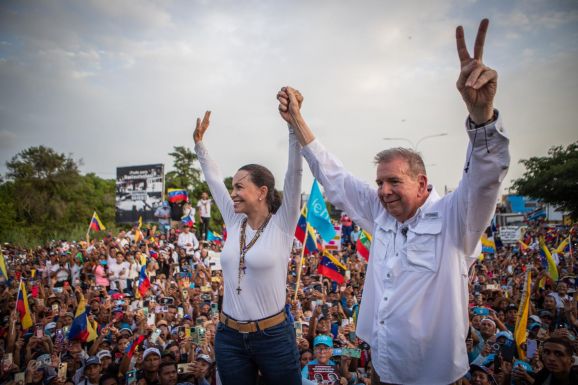 Vasárnap véget érhet a chavizmus Venezuelában