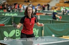 Idén országos második lett aradi csapatával, felnőttként külföldön játszana a sepsiszentgyörgyi Farkas Yvett Bernadett