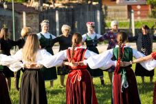 Elstartolt az ország második legnagyobb folklórfesztiválja Nagyenyeden