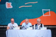 FRISSÍTVE – Orbán Viktor Donald Trump személyes üdvözletét hozta el Tusványosra  (ÉLŐ közvetítés)