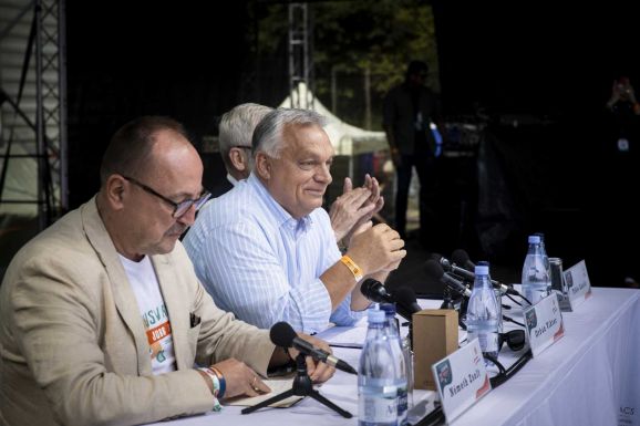 Takaréklángon a romániai Orbán-ellenesség