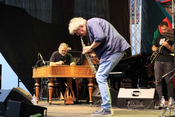 „A zene az kell” – Énekszóval lepték meg Dés Lászlót a csíkszeredaiak (VIDEÓ)