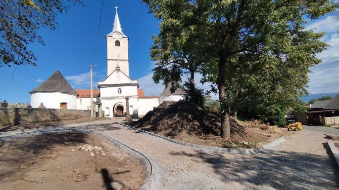 Rendezik a kézdiszentléleki templom körüli teret