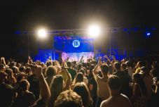 Hamarosan kezdődik! – Mutatjuk a Méra Világzenei Csűrfesztivál programját