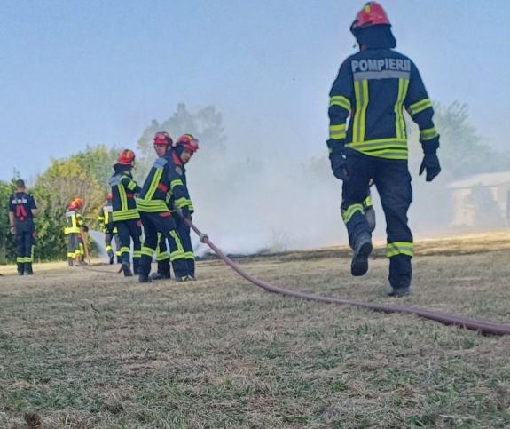 Tűz Görögországban: román tűzoltók is segítenek az oltásban