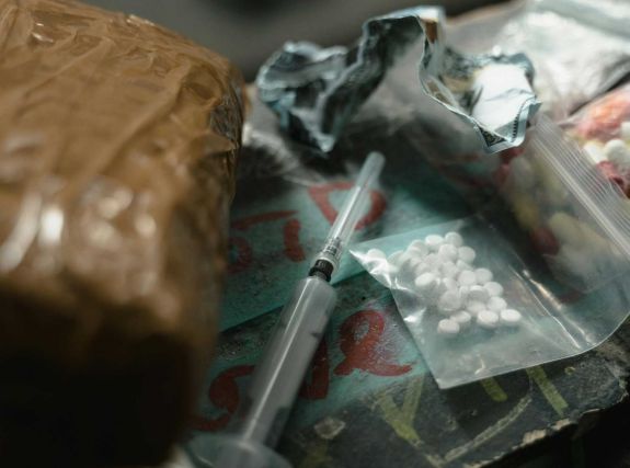 Miért nyúlnak kábítószerhez a fiatalok? – mint mondanak a gyerekek és mit hisznek a szülők