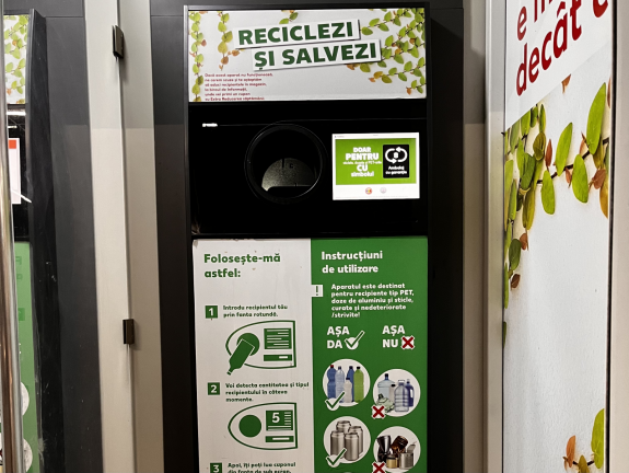 Italcsomagolás-visszaváltó Csíkszentdomokoson: beüzemelik az első önkormányzati automatát