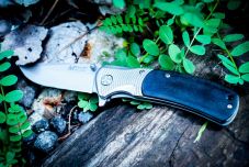 Kisgyermekeket késelt meg egy tinédzser Angliában, ketten meghaltak