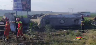 Tragédia: öten vesztették életüket, köztük két gyermek, amikor tartálykocsival ütközött egy személyautó (VIDEÓ)