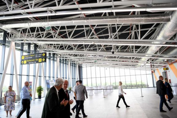 Rekordidő alatt rekordbefektetés a Szatmárnémeti Nemzetközi Repülőtér