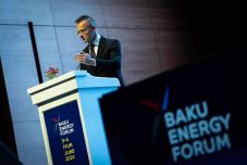 Szijjártó: Magyarország részesedést vásárol a világ egyik legnagyobb földgázmezőjében