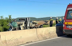 Tragédia: kamion és furgon ütközött, egy férfi a helyszínen meghalt