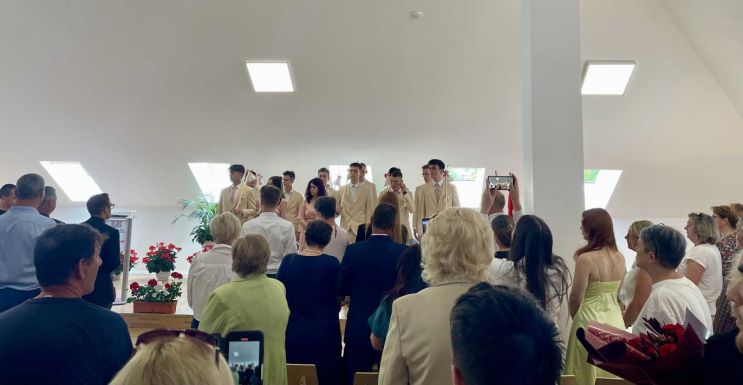 Elballagtak Máramarossziget egyetlen magyar iskolájának a diákjai