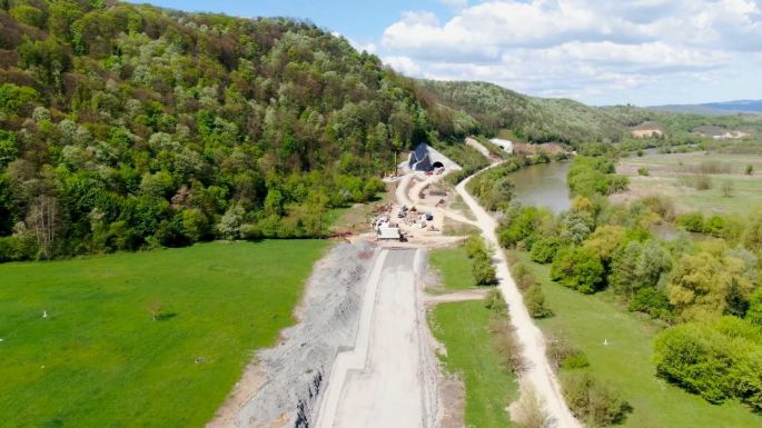 Lehetetlenséget ígért Grindeanu: idén nem fognak 160 km/órával száguldani a vonatok a dél-erdélyi fővonalon