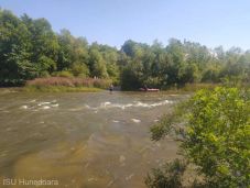 Megáradt folyóból mentettek egy kisgyerekes családot a tűzoltók
