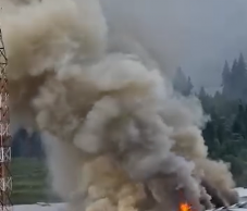Hatalmas tűz pusztít a borszéki ásványvíz-palackozó üzemnél
