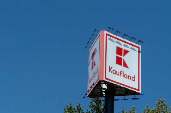 Vásárlók, figyelem! Több tétel füstölt harcsafilét von vissza a forgalomból a Kaufland 