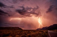 Villámlásra, felhőszakadásra, erős szélre figyelmeztetnek a meteorológusok